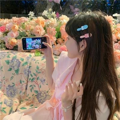 飘动的红丝带